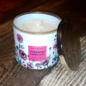 Bath & Body Works Strawberry Pound Cake Candle